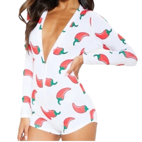 PrettyLittleThing Spicy Pj Shorts Romper - Picture 1 of 5